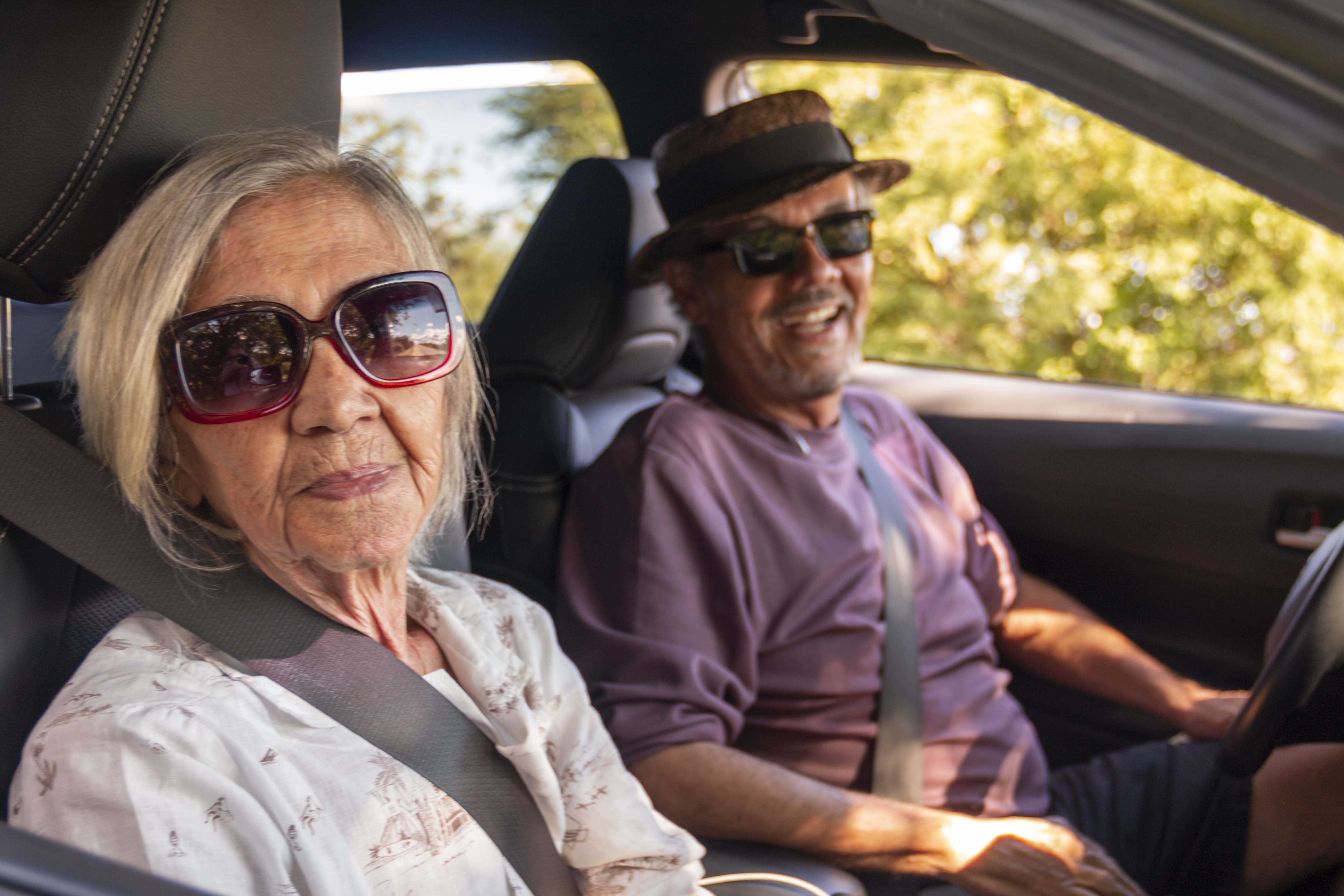 Marise e Lula Terra dentro de um carro